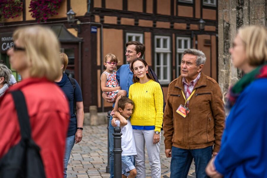 Quedlinburg: Guided City Highlights Walking Tour - Beginning at Quedlinburgs market square