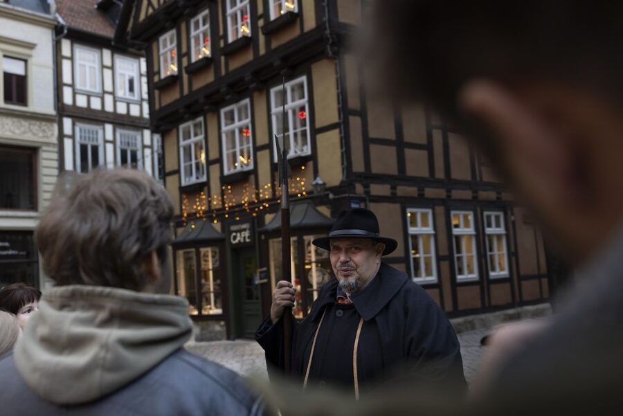 Quedlinburg: Historical Old Town Evening Walking Tour - Conflict behind the calm streets