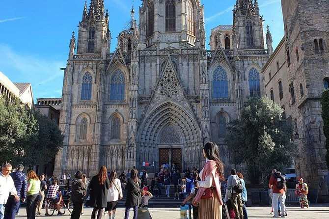 Ramblas, Old Town, Gothic and Gaudi Architecture Walking Tour - Las Ramblas and Plaça Reial