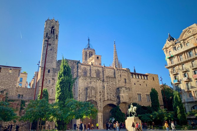 Ramblas, Old Town, Gothic and Gaudi Architecture Walking Tour - The short metro ride between old and new Barcelona