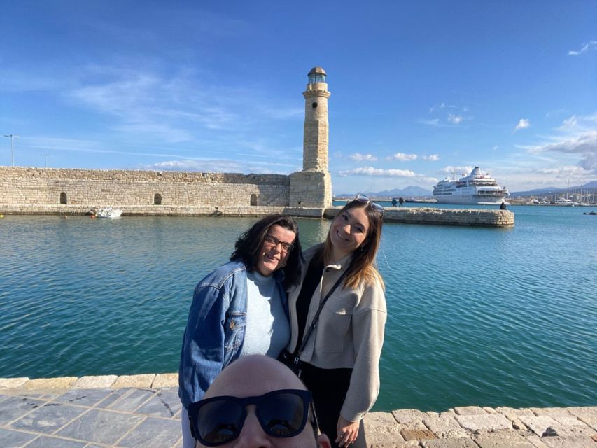 Rethymno: Old Town Walking Tour with Meal - Learning to taste honey, olive oil, and raki