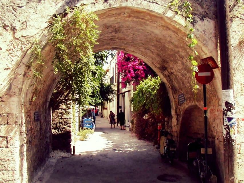 Rethymno: Old Town Walking Tour with Meal - Lunch beneath lemon trees