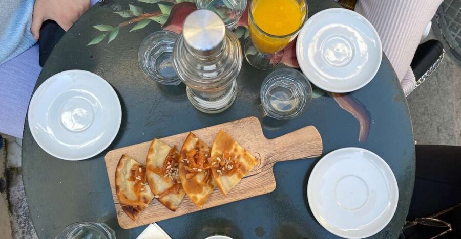 Rethymno: Old Town Walking Tour with Meal - Breakfast at a Greek-style kafeneio