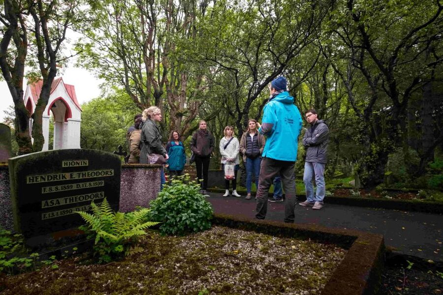 Reykjavik: Guided Folklore Walking Tour - What the guides add to the experience