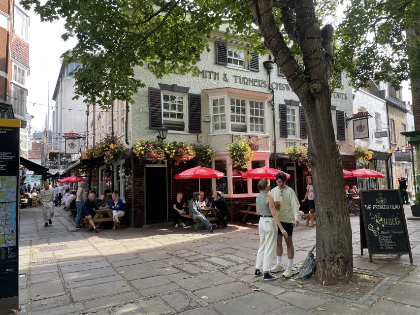 Richmond: Ted Lasso Guided Walking Tour - The Crown and Anchor stop
