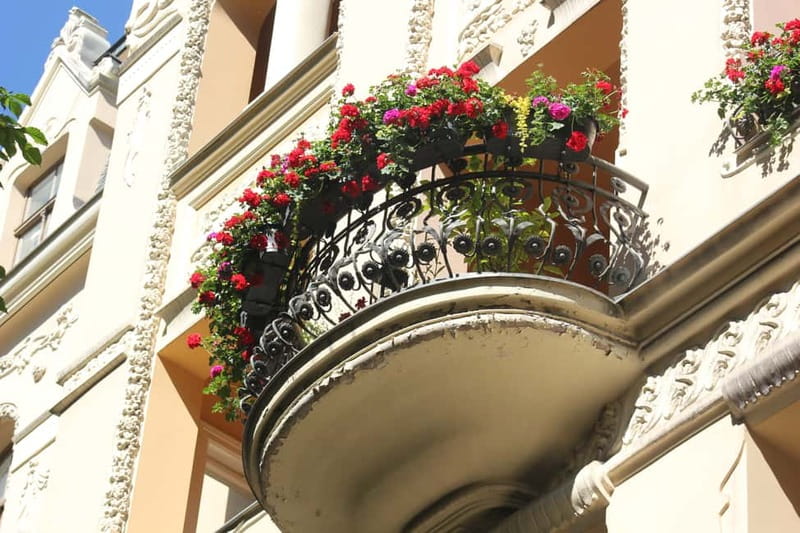 Riga: 2-Hour History of Art Nouveau Walking Tour - Starting at the House of the Black Heads