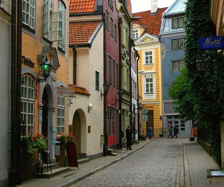 Riga Classical Old Town 2-Hour Walking Tour - The Cat House and Riga’s lighter side