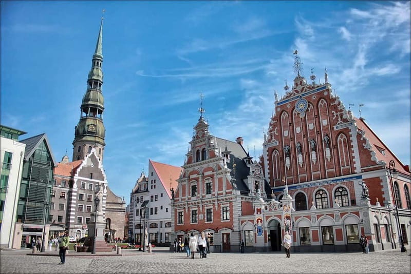 Riga Classical Old Town 2-Hour Walking Tour - Meeting Laima Clock and entering the Old Town