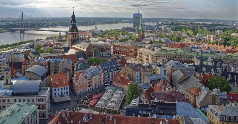 Riga: Guided Old Town Walking Tour - St. Peter’s Church and Riga’s vertical marker