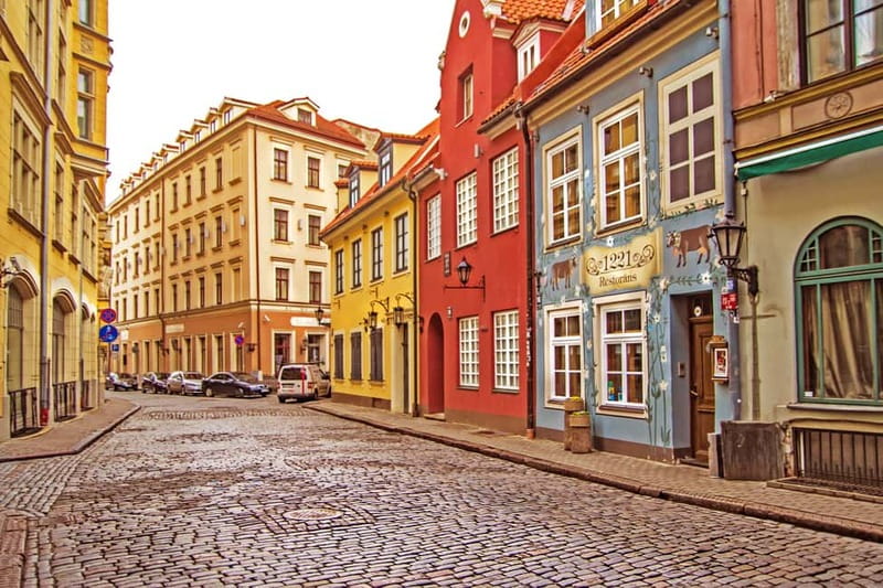 Riga: Guided Old Town Walking Tour - Starting at Mentzendorff Museum