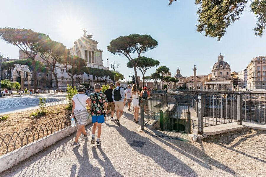 Rome: City Highlights Walking Tour - Hadrian’s Temple and the smaller details