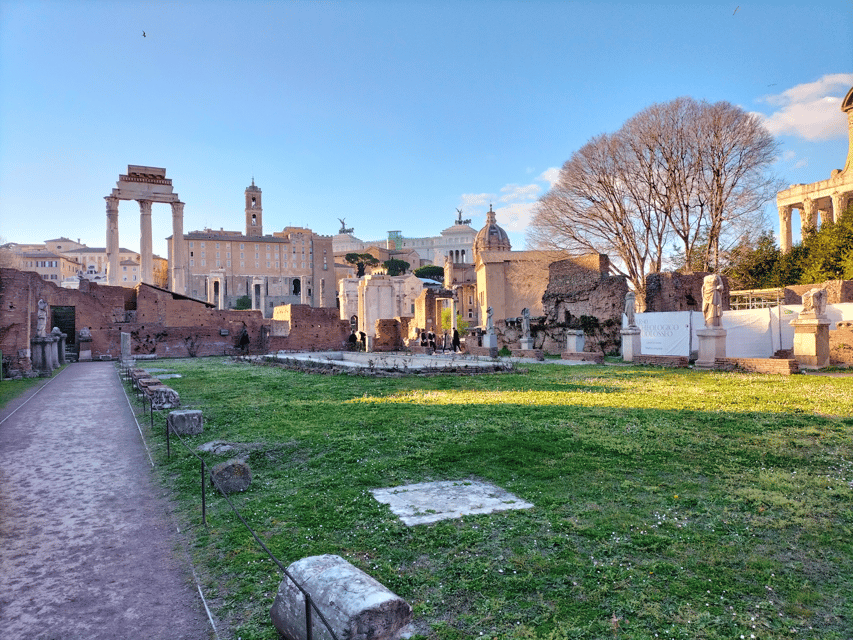 Rome: Colosseum and Ancient Rome Guided Walking Tour - The guides make the difference