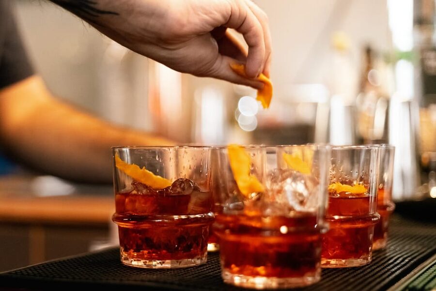 Rome: Forbidden History Walking Tour & Pub Crawl with Drinks - Small details that improve the evening