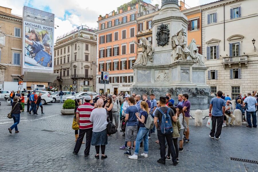 Rome: Fountains and Squares Small-Group Walking Tour - Guide style and what you can expect