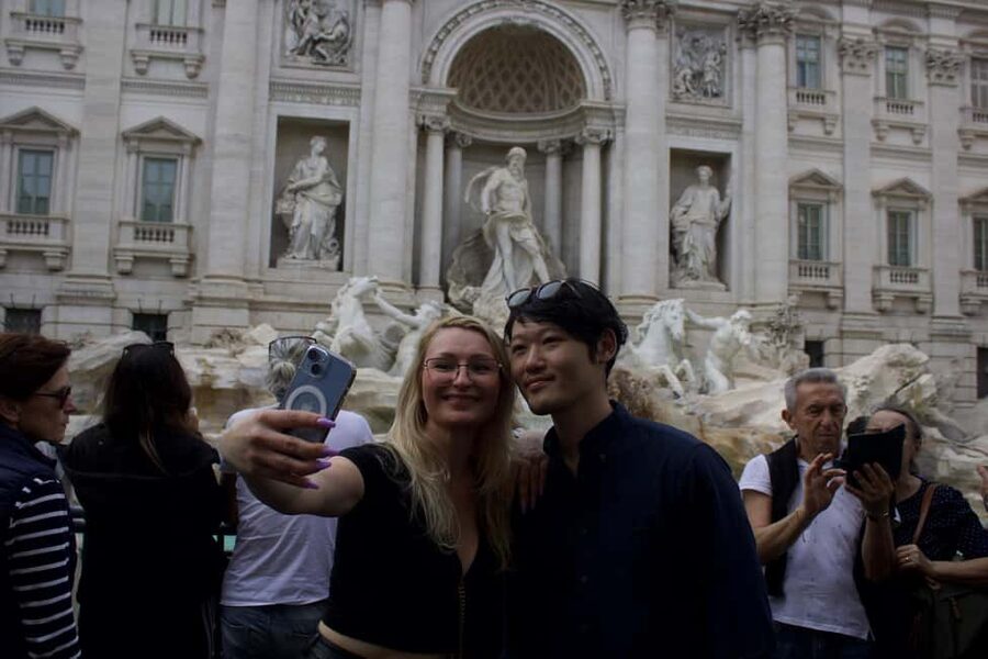 Rome Highlights & Hidden Gems Guided Walking Tour - How the guides affect the experience
