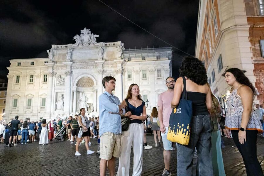 Rome: Moonlight Guided Walking Tour – Free for Kids - Guide quality and group atmosphere