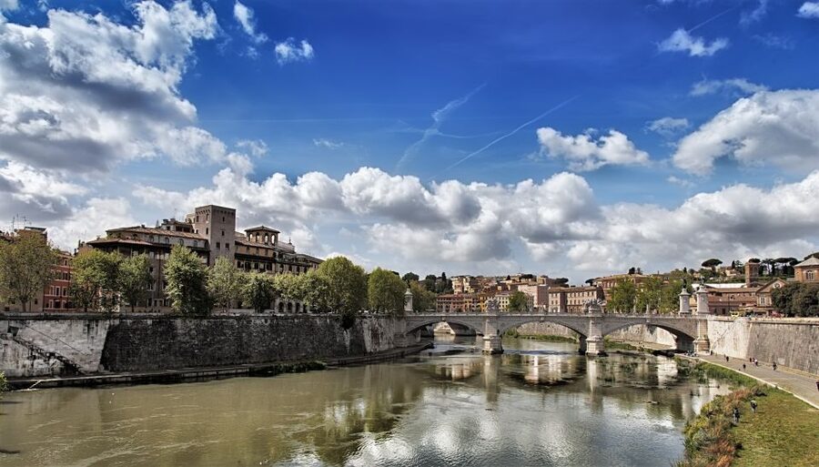 Rome: Private Walking Tour with a Local - What the local guide role means