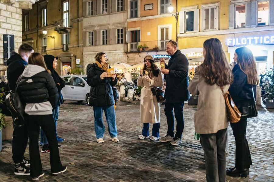 Rome: Small-Group City Highlights Moonlight Walking Tour - Why Rome works better after sunset