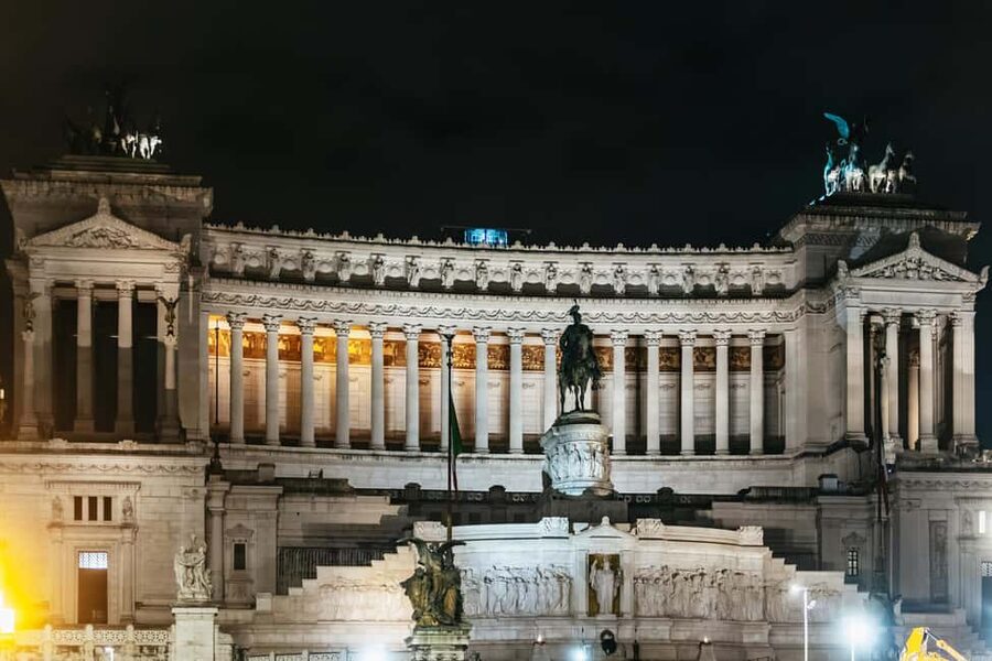 Rome: Small-Group City Highlights Moonlight Walking Tour - The Colosseum makes a memorable ending
