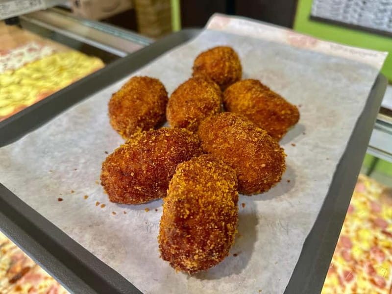 Rome: Trastevere Street Food Walking Tour with Local Expert - Piazza Trilussa and the rhythm of an evening walk