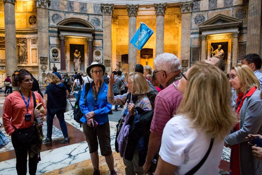 Rome: Trevi Fountain, Spanish Steps & Pantheon Walking Tour - A gelato break and the art of slowing down