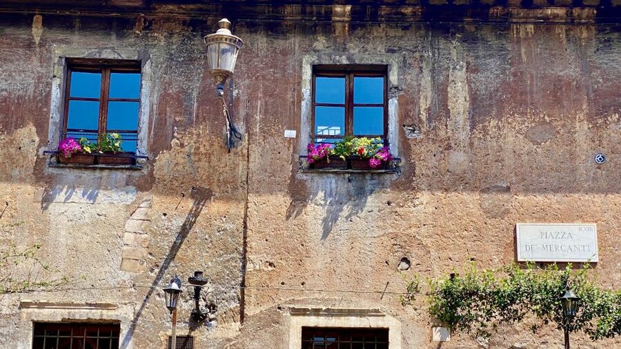 Rome: Underground Trastevere Guided Walking Tour - Trastevere streets and Santa Maria’s golden mosaics
