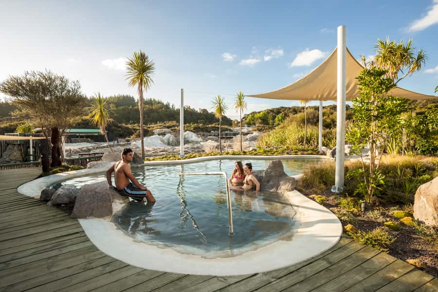 Rotorua: Hell's Gate Outdoor Mud Spa & Guided Walk - Practical warnings about heat, smell, and jewelry