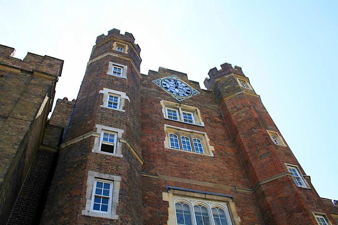 Royal Historic Pubs Walking Guided Tour in London - Why this pub walk feels different from a standard London tour