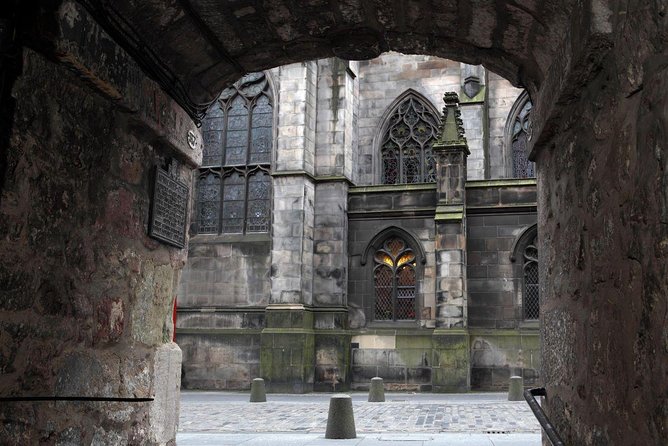 Royal Mile and Edinburgh Castle - Small Group Walking Tour - How demanding is the walking?