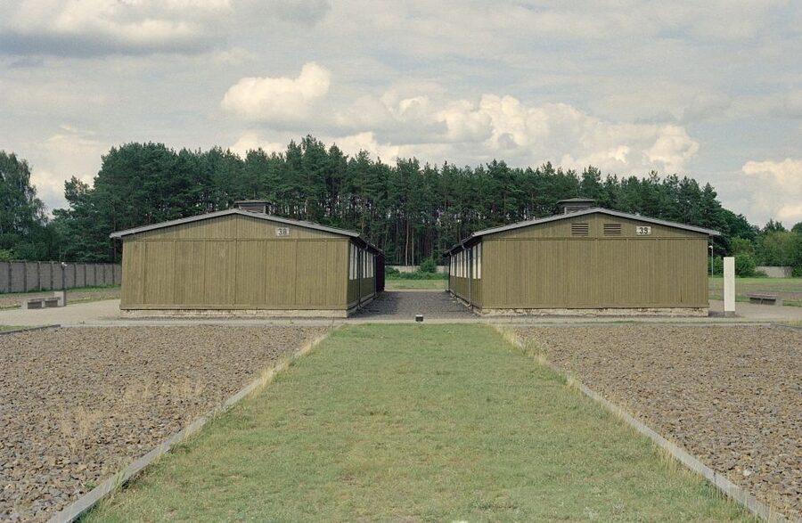 Sachsenhausen Memorial: Walking Tour from Berlin - What the Guide Adds