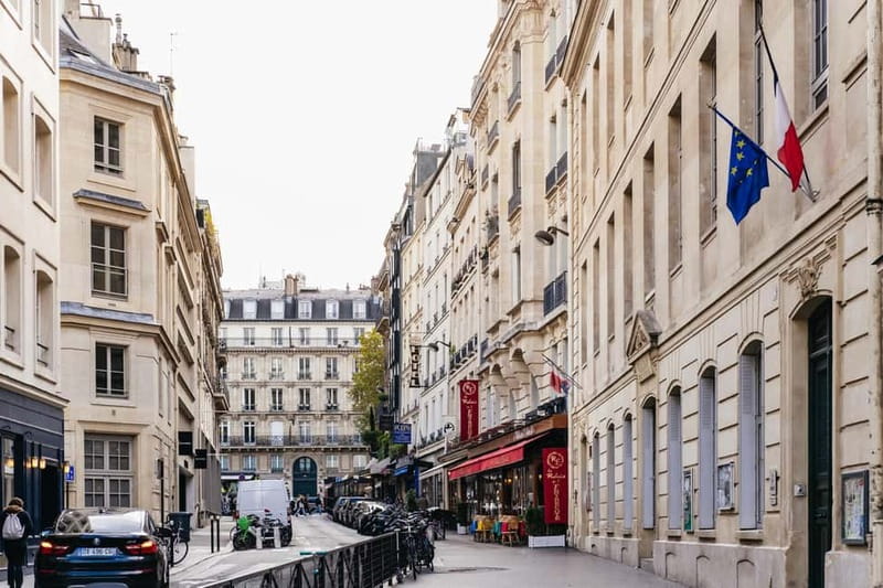 Saint-Germain: Gourmet Chocolate & Pastry Walking Food Tour - The final café stop and the sweetness problem
