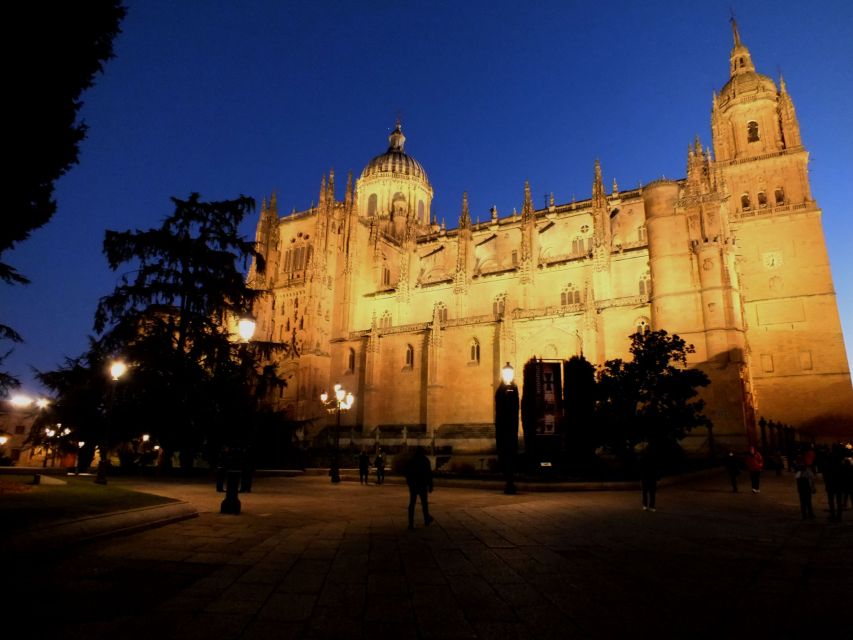 Salamanca: Local Legends Evening Walking Tour in Spanish - What makes this Salamanca walk different