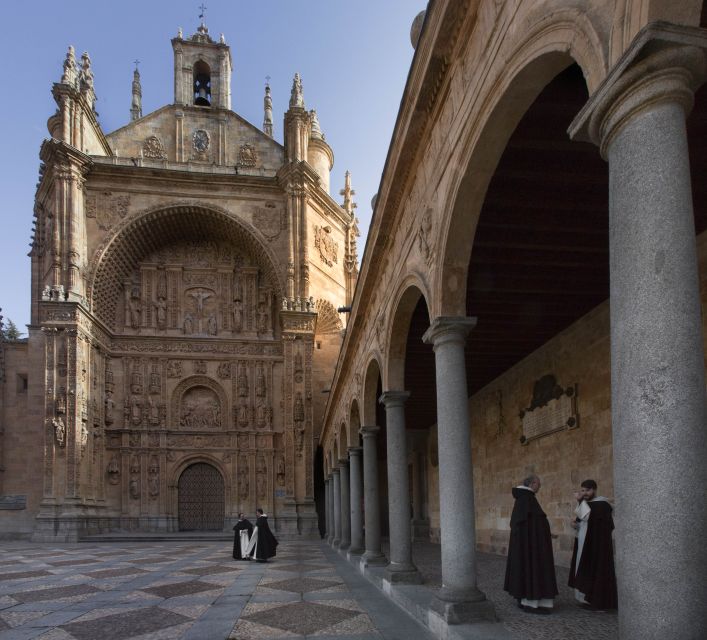Salamanca: Local Legends Evening Walking Tour in Spanish - Who should book this Salamanca legends tour?