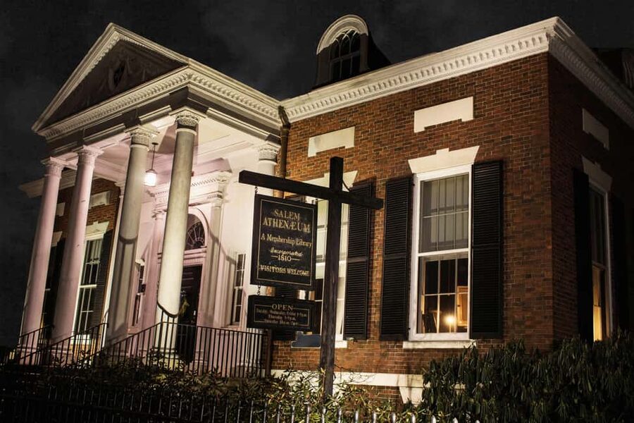 Salem: Ghosts, Witches, & Warlocks Guided Walking Tour - Old Burying Point Cemetery and Salem’s oldest stories