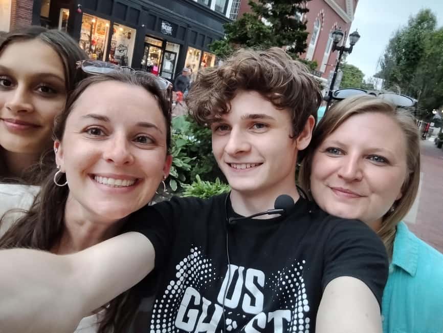 Salem: Ghosts, Witches, & Warlocks Guided Walking Tour - Why the guide can make or break the experience