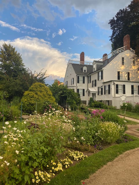 Salem, MA: Hocus Pocus Movie Guided Walking Tour - Pace, weather, and comfort