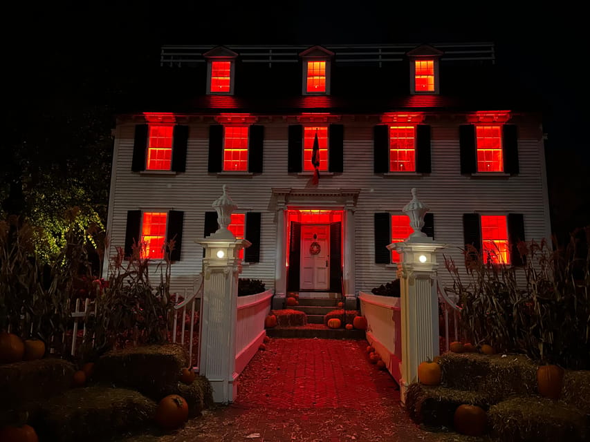 Salem, MA: Hocus Pocus Movie Guided Walking Tour - Salem Common to Old Town Hall