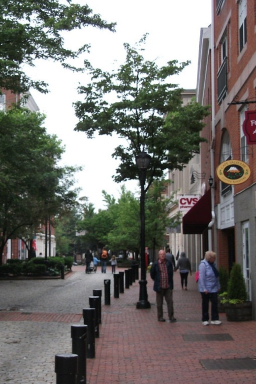 Salem: Secrets of Salem Hidden History Walking Tour - Bewitched, Hocus Pocus, and the modern photo stops