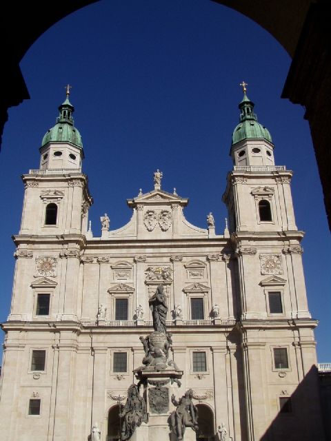 Salzburg 2.5-Hour Walking Tour: Mozart, Old Town & More - Key points at a glance