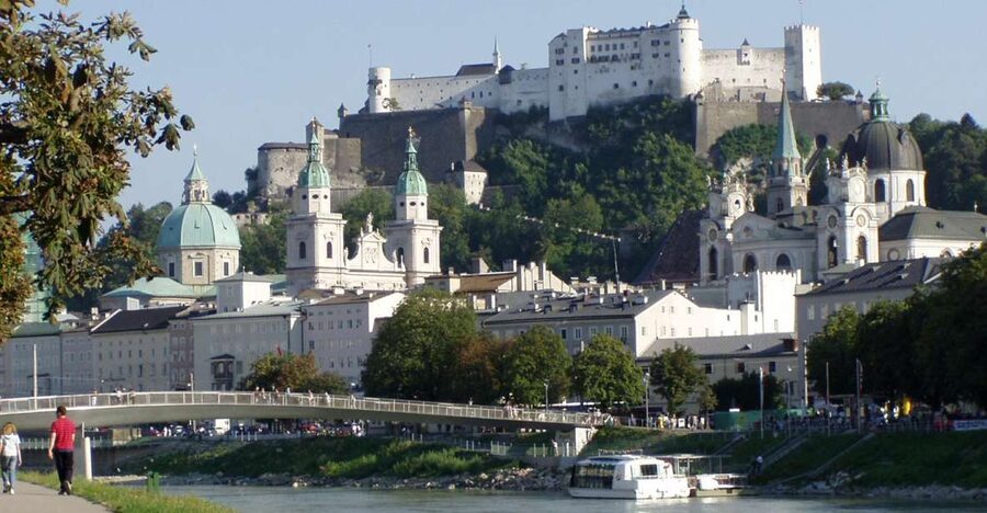 Salzburg 2.5-Hour Walking Tour: Mozart, Old Town & More - Starting at Mirabell Palace and the baroque side of Salzburg