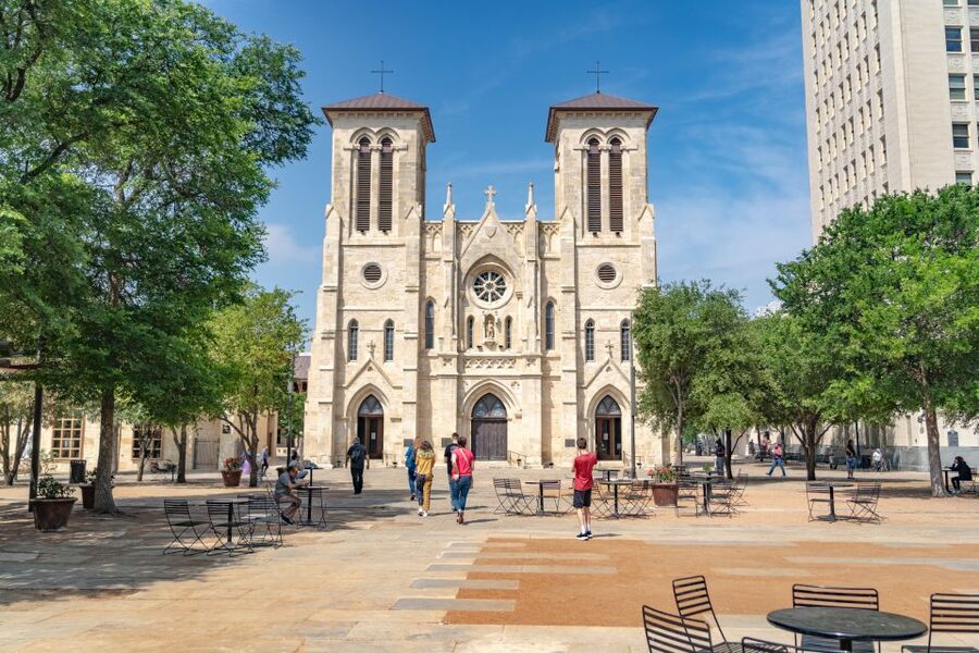 San Antonio: Historic Downtown Food and Culture Walking Tour - Starting beneath the Alamo’s shadow