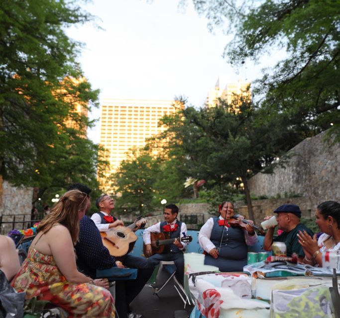San Antonio: River Walk Cruise Ticket - Daylight, Dusk, or the Holiday Lights