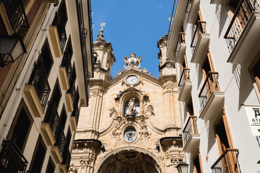 San Sebastian: Walking Tour with Pintxo and Drink - Constitution Plaza and the two historic churches