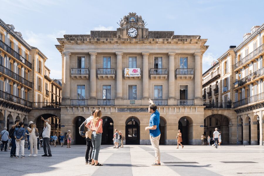 San Sebastian: Walking Tour with Pintxo and Drink - Is $17 a fair price?