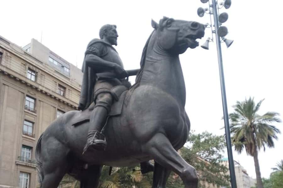 Santiago: Guided Walking Tour of the Historical Old Town - Ex Congress National and the route toward Plaza de Armas