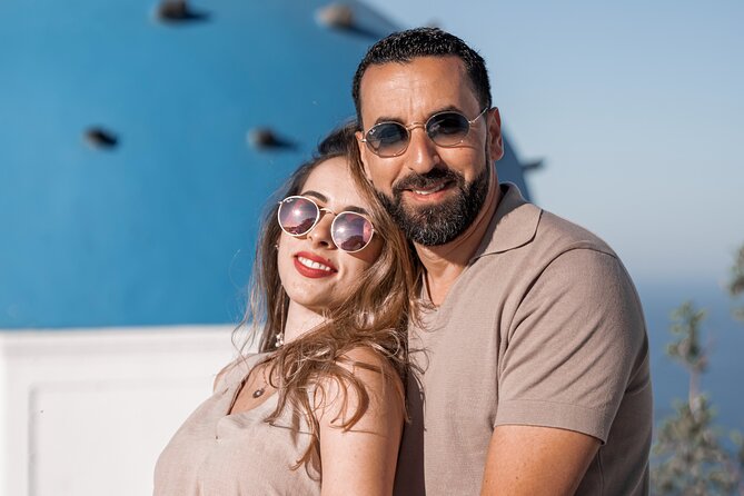 Santorini: Customized Private Photoshoot Walk in Oia - Marios’ approach to posing and crowds