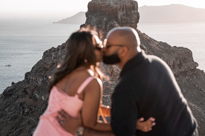 Santorini: Customized Private Photoshoot Walk in Oia - The value of $120.98 for two people