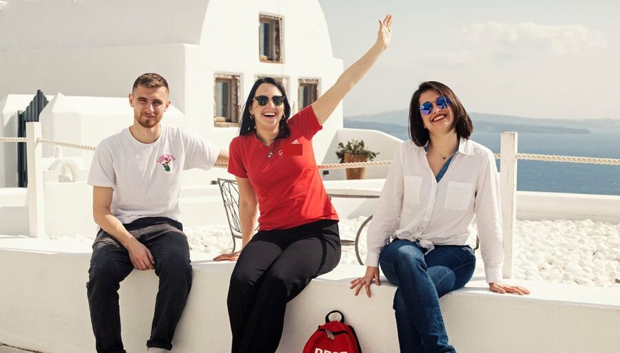 Santorini: Sunset Walking Tour with Local Food and Drinks - A sweet beginning with liqueur and Caldera views