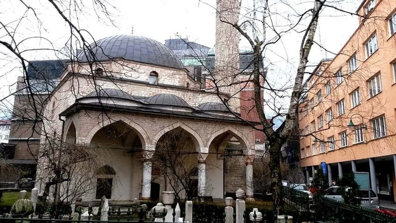 Sarajevo: Discover Sarajevo Walking Tour with Local Guide - From coexistence to wartime memory
