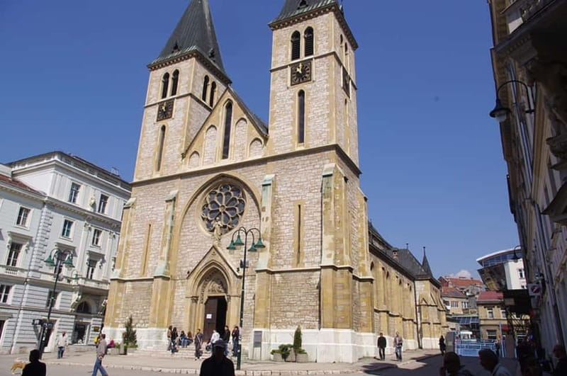 Sarajevo: Old Town Walking Tour with Local Guide - Kazandžiluk and the value of local craft stops
